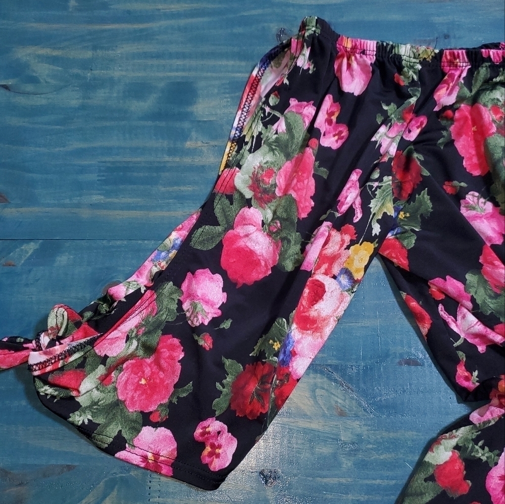 Rose Pattern Cold Shoulder Top Small - image 6